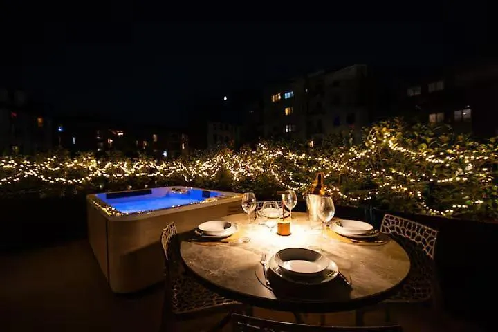 Readhostprofile! Luxury Penthouse Near Duomo Διαμέρισμα Μιλάνο