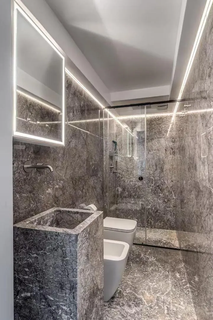 Readhostprofile! Luxury Penthouse Near Duomo Διαμέρισμα Μιλάνο
